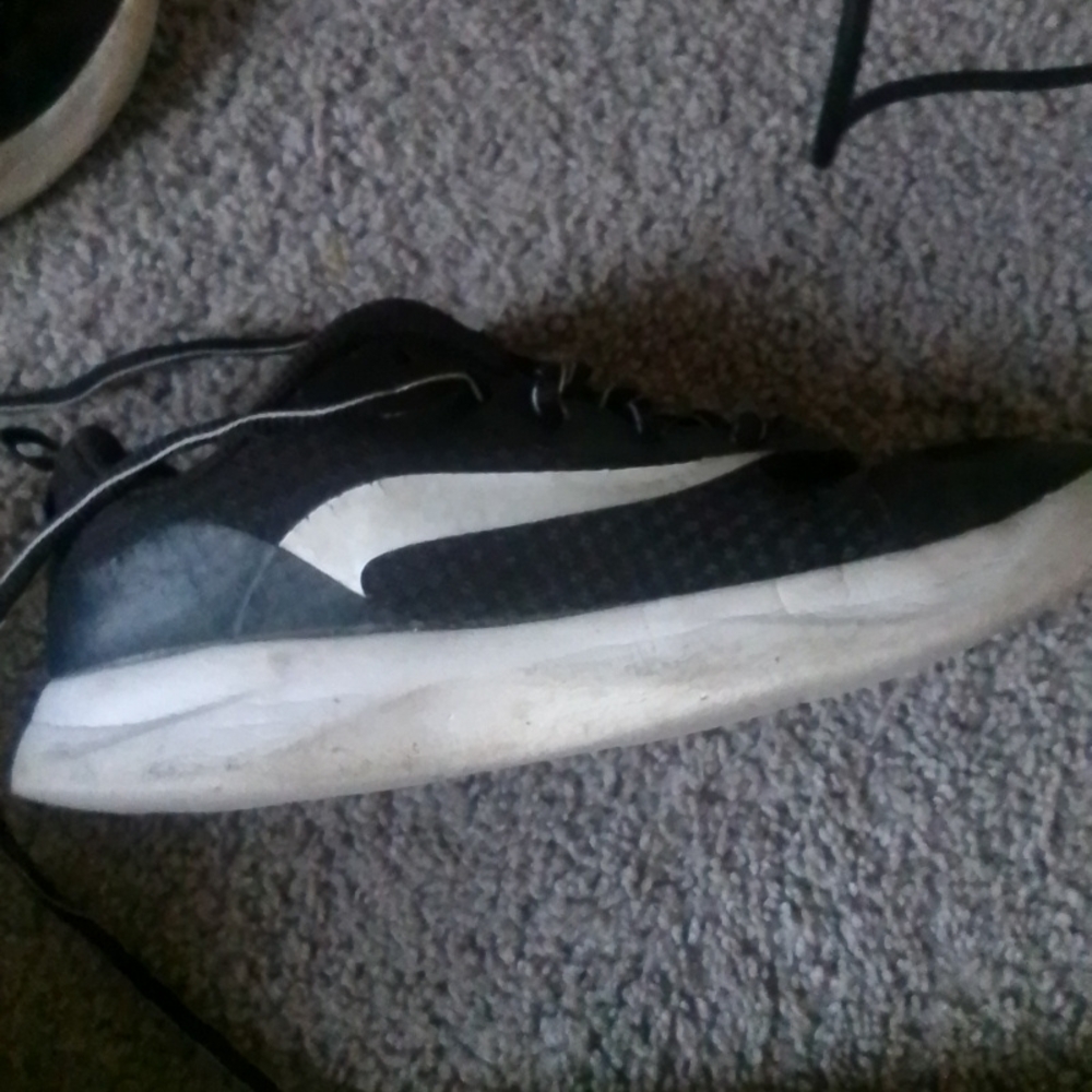 Shoes - Picture 2 of 6